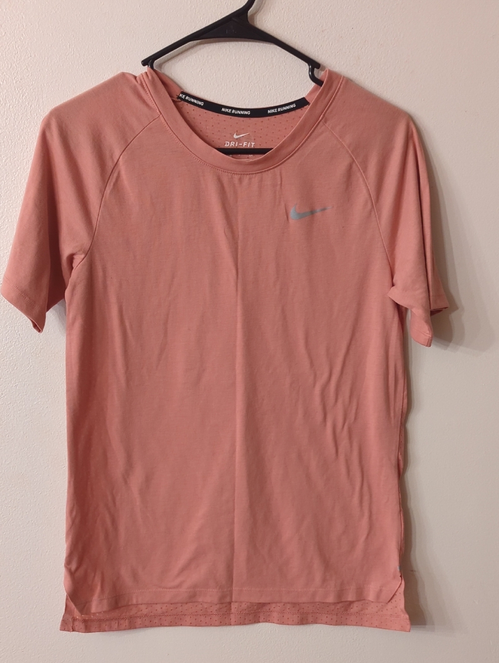 Nike Coral Pink Dri-FIT Short Sleeve Tee . S